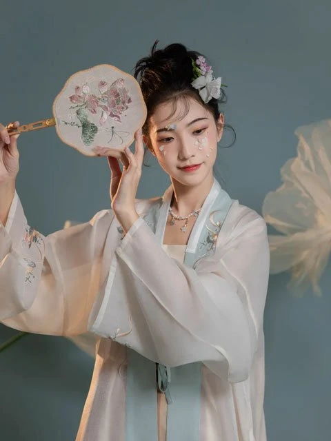 Chinese Girls Hanfu Style Suitable for Spring