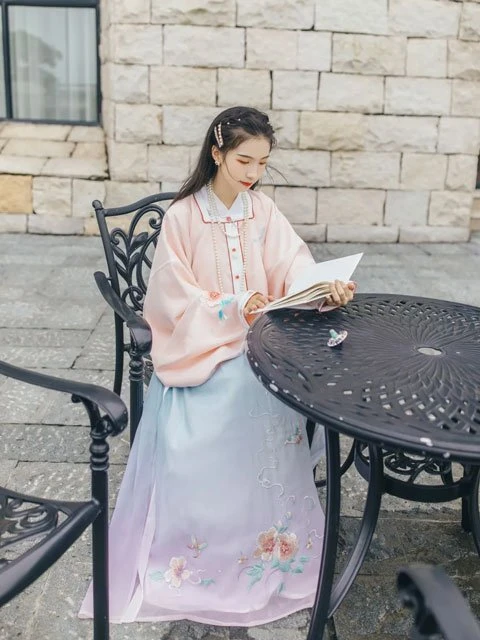 Chinese Girls Hanfu Style Suitable for Spring