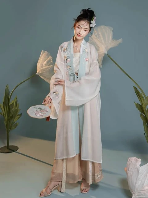 Chinese Girls Hanfu Style Suitable for Spring