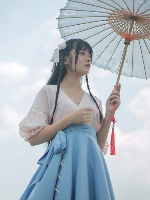 How to Take Hanfu Photos with Umbrella Prop