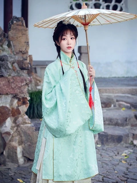 How to Take Hanfu Photos with Umbrella Prop