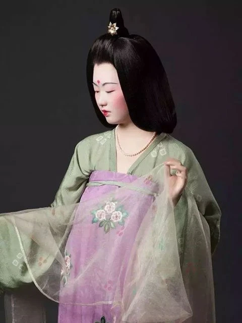 Recover 200 Sets Hanfu in 12 years - They Amazing the World