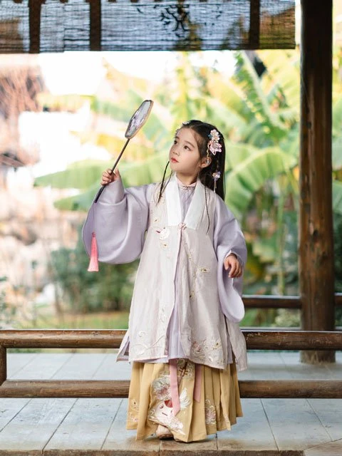 How to Choose One Genuine Chinese Costumes for Children