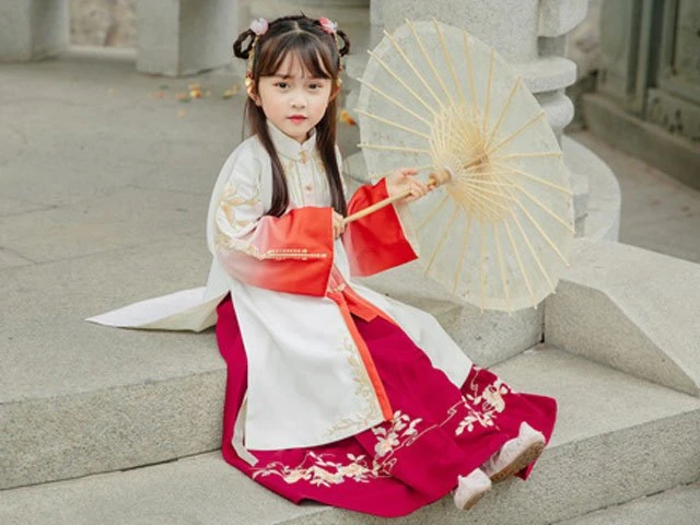 How to Choose One Genuine Chinese Costumes for Children