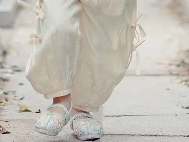 How to Choose One Genuine Chinese Costumes for Children