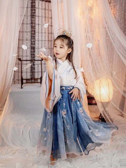 How to Choose One Genuine Chinese Costumes for Children