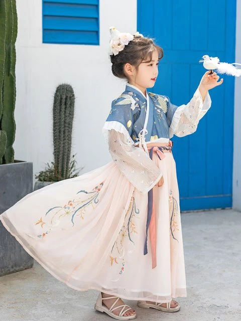 How to Choose One Genuine Chinese Costumes for Children
