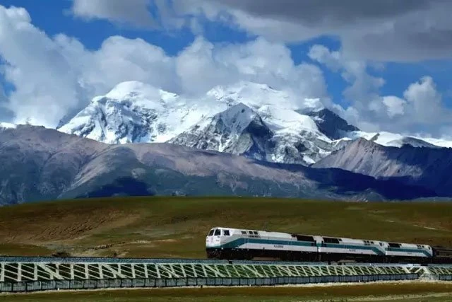 How to Travel by Train from Shanghai to Tibet
