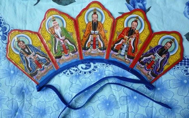What is Taoist Clothing?