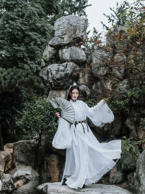 Hanfu Photography - 5 Martial Arts Style Photo Poses