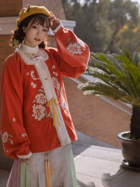 How to Chose Pretty Chinese New Year Traditional Clothing for Festival