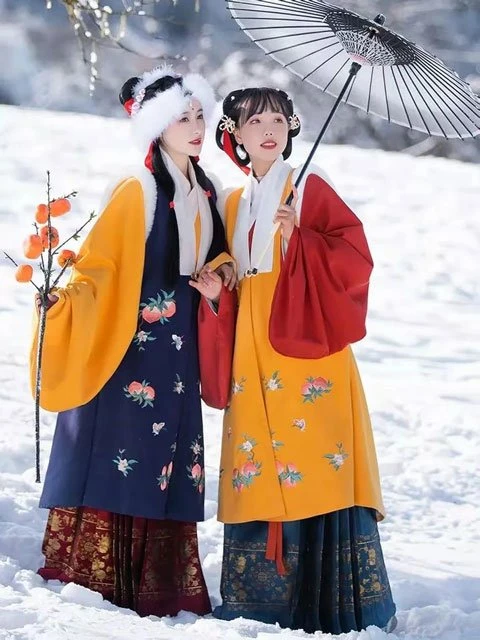 How to Chose Pretty Chinese New Year Traditional Clothing for Festival