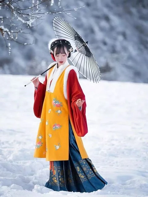 How to Chose Pretty Chinese New Year Traditional Clothing for Festival
