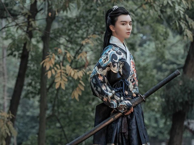 How to Chose Pretty Chinese New Year Traditional Clothing for Festival