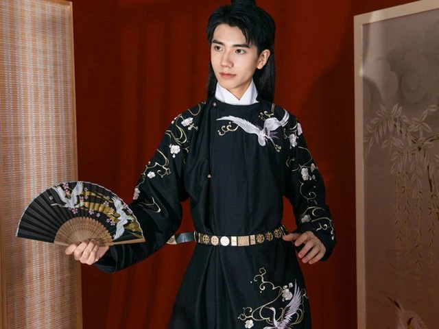 How to Chose Pretty Chinese New Year Traditional Clothing for Festival