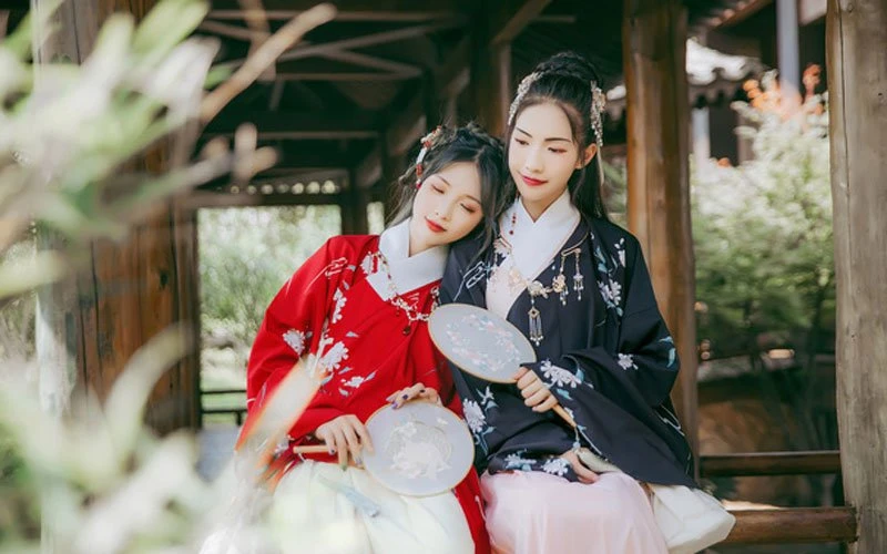 How to Chose Pretty Chinese New Year Traditional Clothing for Festival