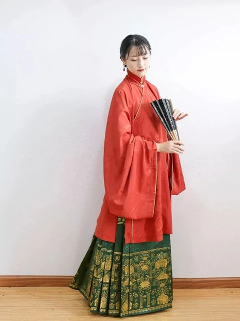 How to Chose Pretty Chinese New Year Traditional Clothing for Festival