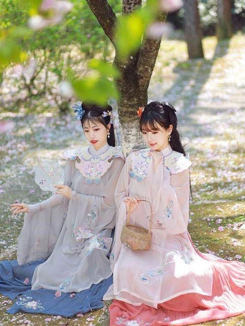 How to Wear Yunjian & Ming Ancient Chinese Clothing Classy and Beautiful in Summer