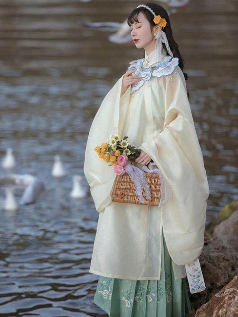 How to Wear Yunjian & Ming Ancient Chinese Clothing Classy and Beautiful in Summer