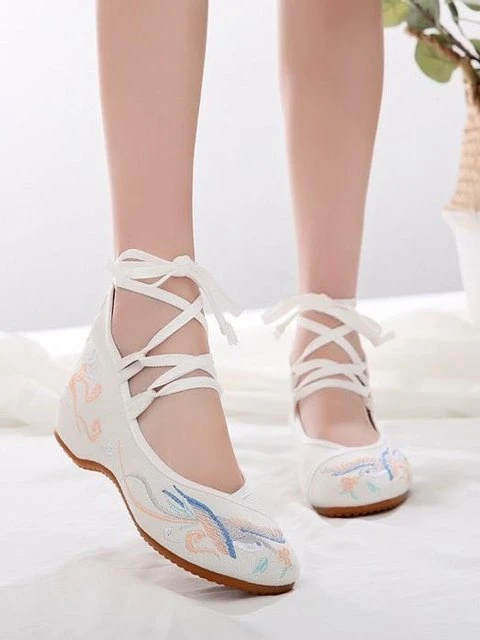 The 12 Beautiful Traditional Chinese Embroidered Shoes, Which Pair Do You Like