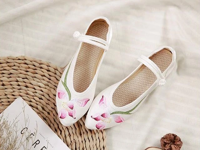 The 12 Beautiful Traditional Chinese Embroidered Shoes, Which Pair Do You Like