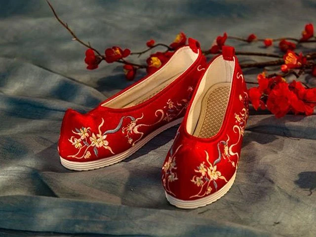 The 12 Beautiful Traditional Chinese Embroidered Shoes, Which Pair Do You Like
