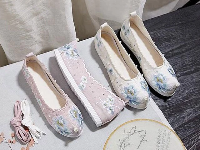 The 12 Beautiful Traditional Chinese Embroidered Shoes, Which Pair Do You Like