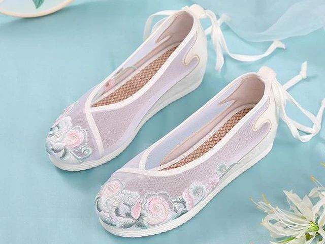 The 12 Beautiful Traditional Chinese Embroidered Shoes, Which Pair Do You Like