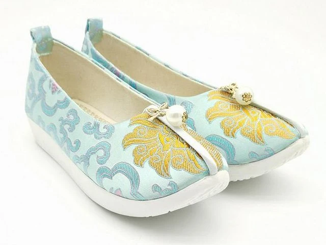 The 12 Beautiful Traditional Chinese Embroidered Shoes, Which Pair Do You Like
