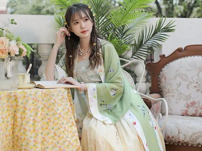 Which Attractive Girl's Chinese Tunic is Worth Buying?