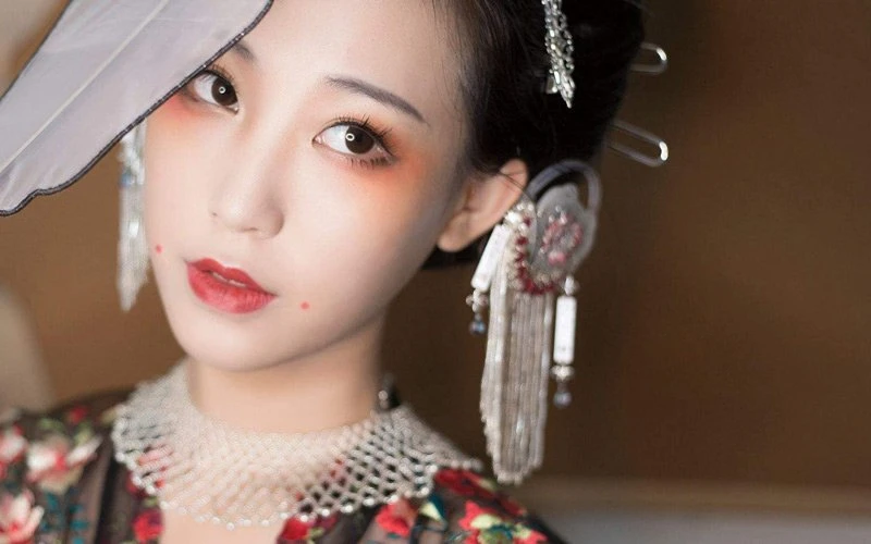 Beautiful Makeup Tutorials for Ancient Chinese Dresses