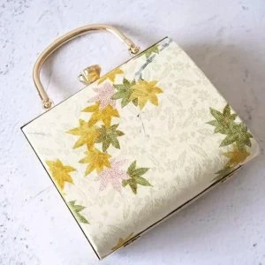 6 Beautiful Bags for Going in Traditional Chinese Clothing