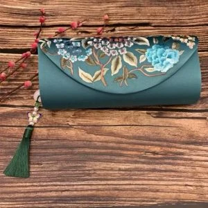 6 Beautiful Bags for Going in Traditional Chinese Clothing