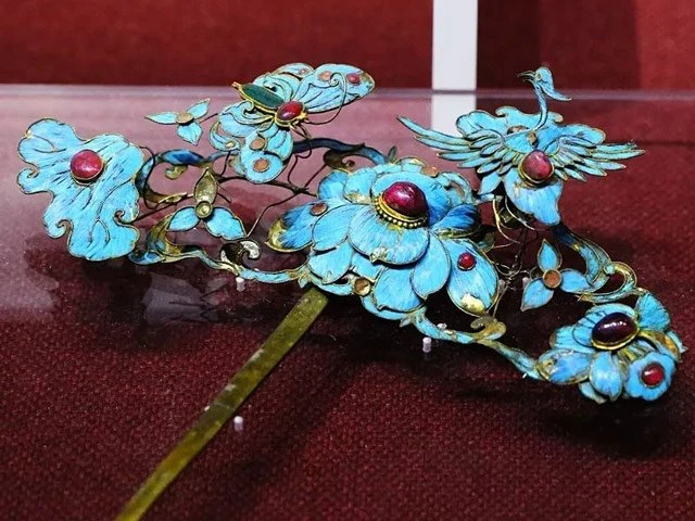 Chinese Dress Accessories:The Cruelty & Beauty of Tian-tsui