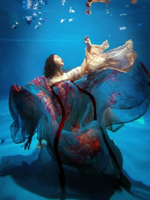 Fancy Hanfu Photography Underwater