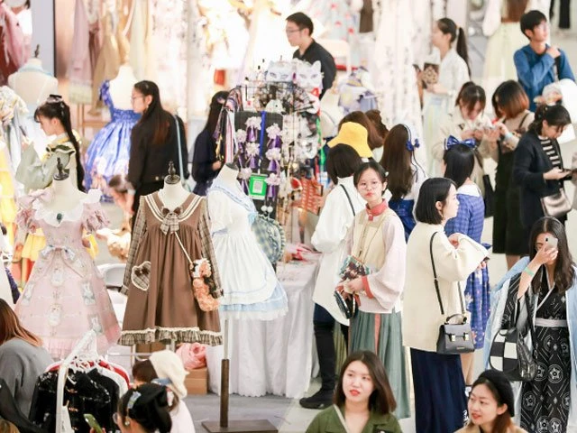 Chinese Hanfu Industry - Changing & Get Better