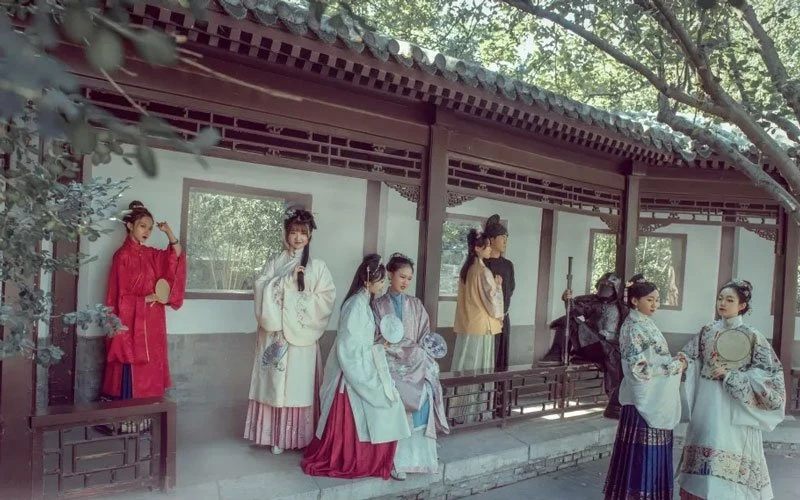 Reimagining the Returning Modern Hanfu