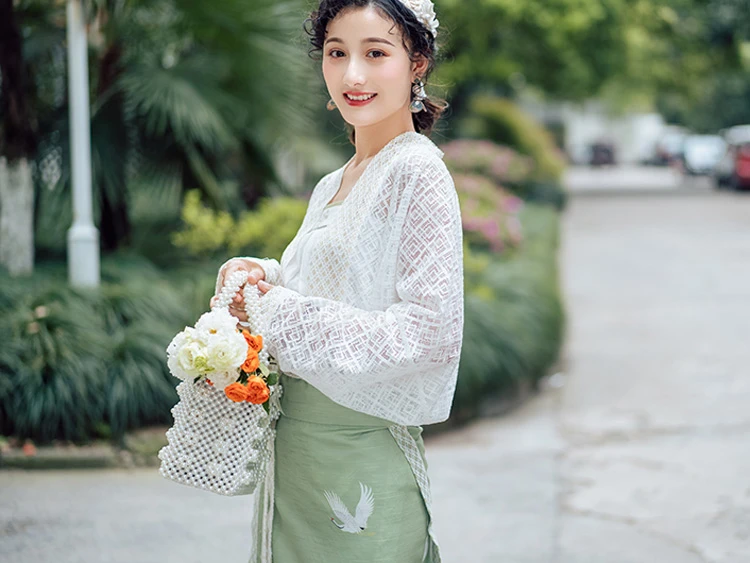 Fairy Mountain White Lace Hanfu
