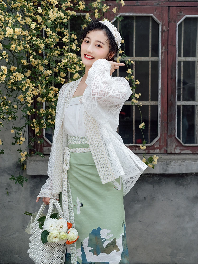 Fairy Mountain White Lace Hanfu