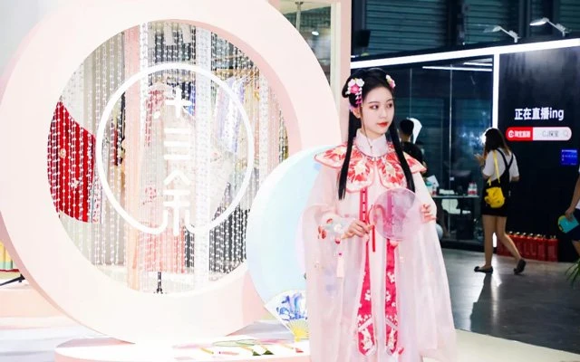 First Luochang Chinese Hanfu Show in ChinaJoy