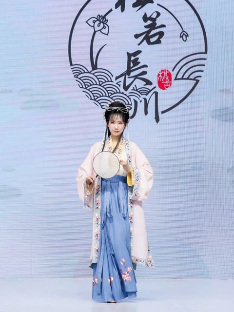 First Luochang Chinese Hanfu Show in ChinaJoy