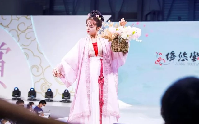 First Luochang Chinese Hanfu Show in ChinaJoy