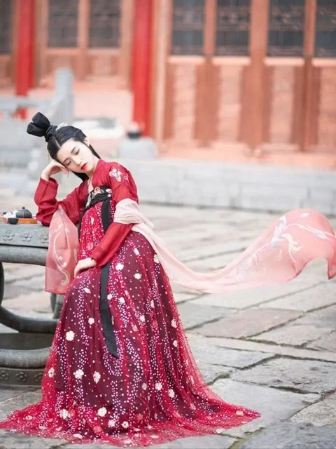 The Classic Color Scheme in Chinese Costume - Red & Black