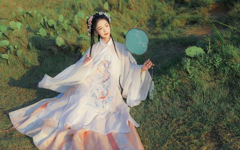 4 Sets of Hanfu Suits for Autumn - Elegant & Gorgeous