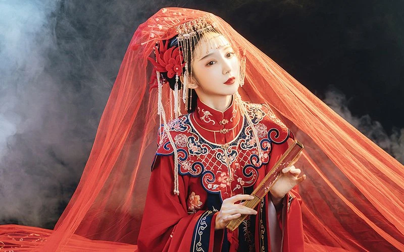 History of Chinese Embroidery Patterns & Apply in Hanfu Style