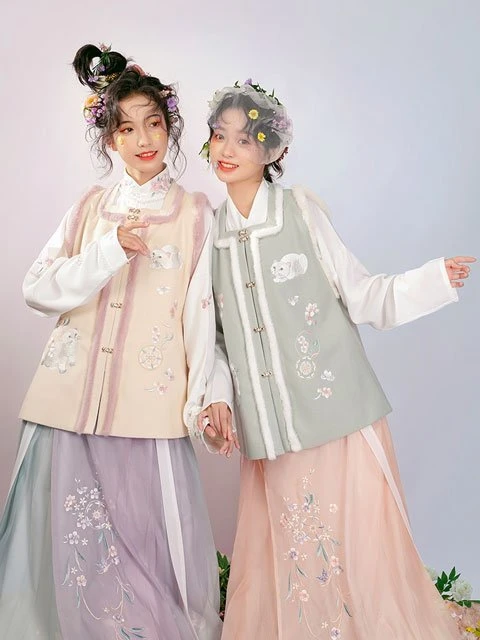 The Autumn Hanfu Style - Chinese Costume for the Female