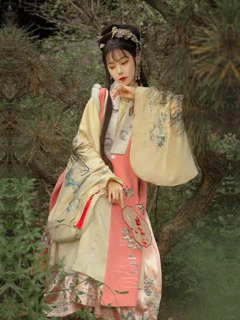 The Autumn Hanfu Style - Chinese Costume for the Female