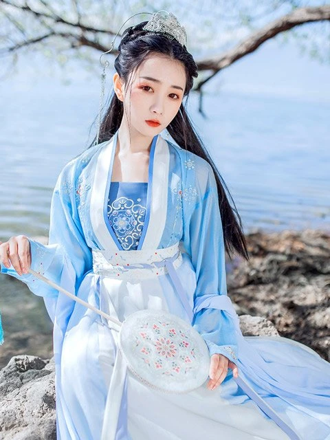How Beautiful is Blue Hanfu in Traditional Chinese Hanfu
