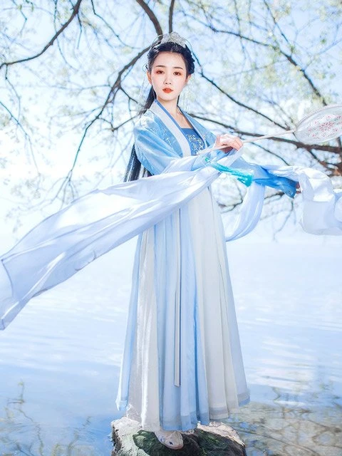 How Beautiful is Blue Hanfu in Traditional Chinese Hanfu