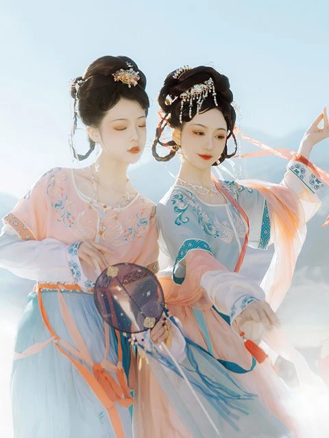 Ancient Chinese Fashion: Historical Prototype of Hanfu Style